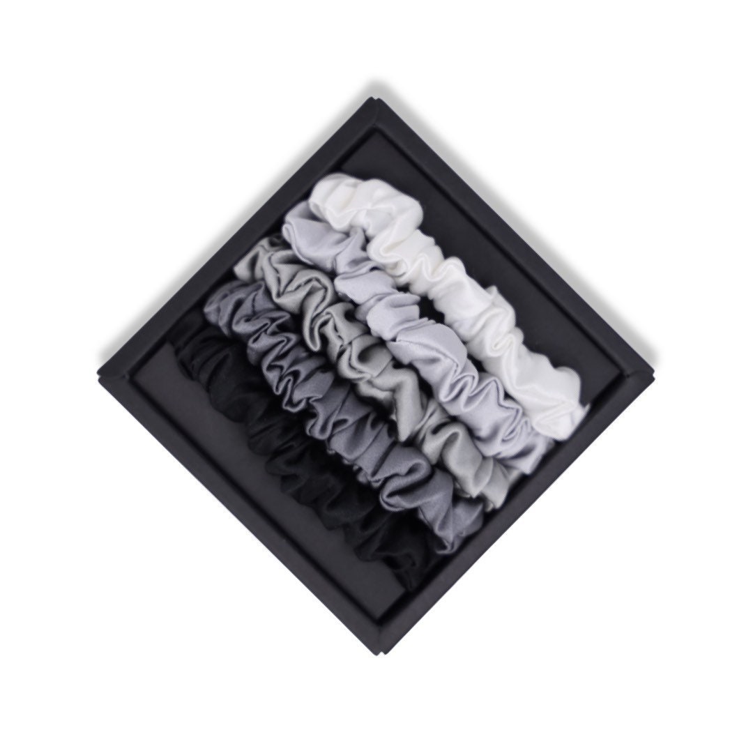 Monochrome Reine Maulbeerseide Scrunchies 19 Momme 6A Grade Ultra Dünn Größe 2-2, 5'' Durchmesser Monochrome Reine Maulbeerseide Scrunchies 19 Momme 6A Grade Ultra Dünn Größe 2-2, 5'' Durchmesser von NadinochkaShop
