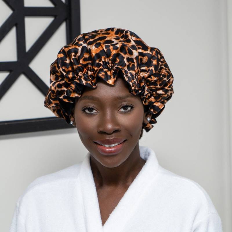 Wendehaube Aus Maulbeerseide Gepard & Schwarz, Doppellagig Wendehaube Aus Maulbeerseide Gepard & Schwarz, Doppellagig von NadinochkaShop