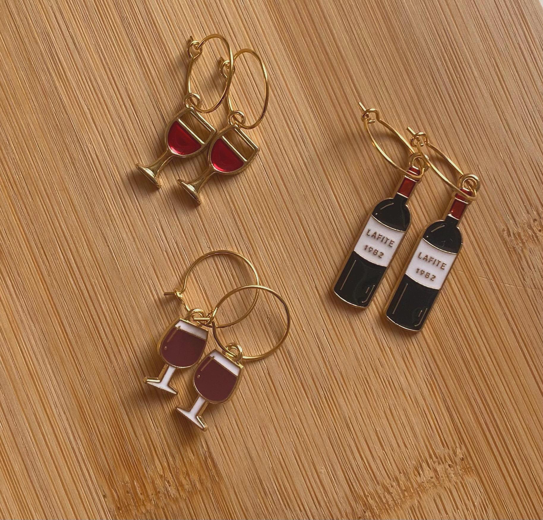 18K Ohrringe Mit Anhänger Weinglas/Weinflasche/Aperolglas 18K Ohrringe Mit Anhänger Weinglas/Weinflasche/Aperolglas von NadlsUnikate