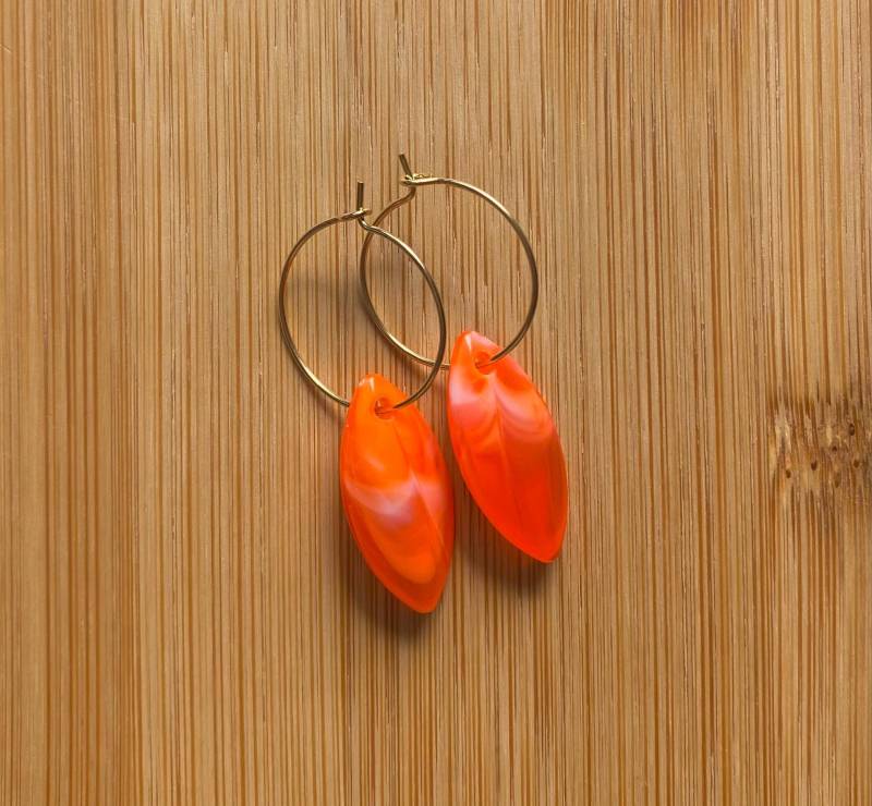 Creolen "Surfbrett" in Orange, 18K Vergoldete 15mm Ohrringe | Auch 30mm Verfügbar von NadlsUnikate