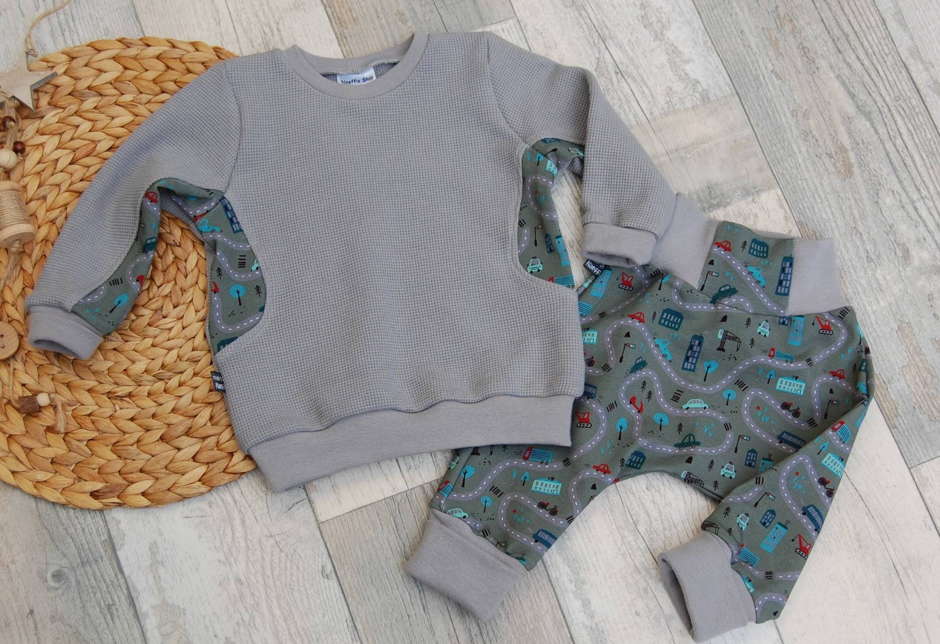 Set Aus Sweater + Hose Autorennen Set Aus Sweater + Hose Autorennen von NaeffisShop
