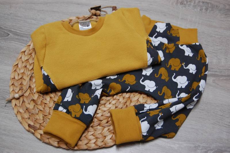 Set Aus Sweater + Hose Elefanten von NaeffisShop