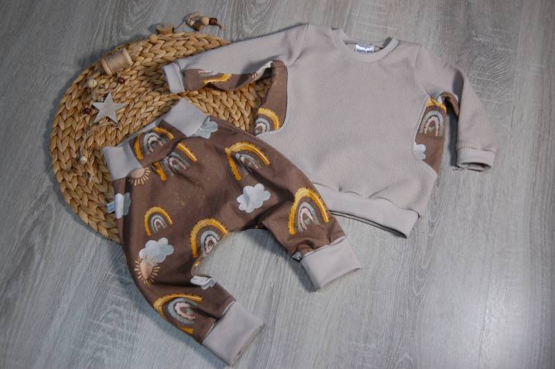 Set Aus Sweater + Hose Regenbögen von NaeffisShop
