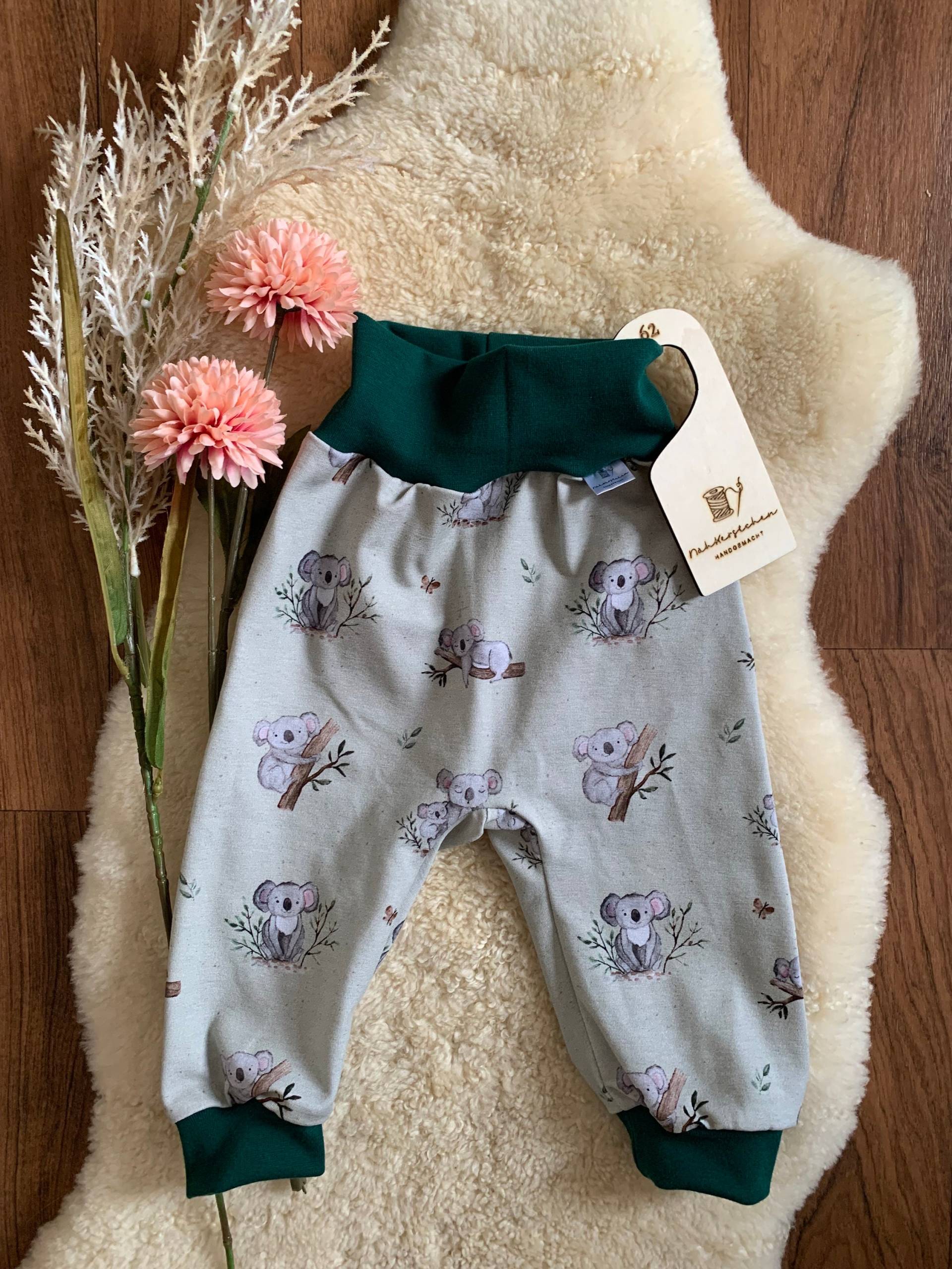 Baby Pumphose Koala Bärchen | Koala Bear in Grün | Stoffwindel Geeignet von NaehKerstchen