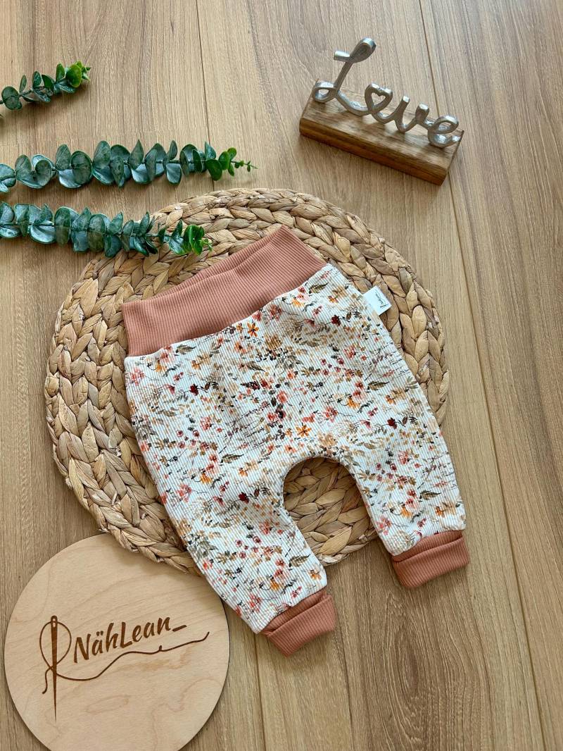 Baggypants/Hose/Frühchenkleidung/Rippjersey/Blumen von NaehLean