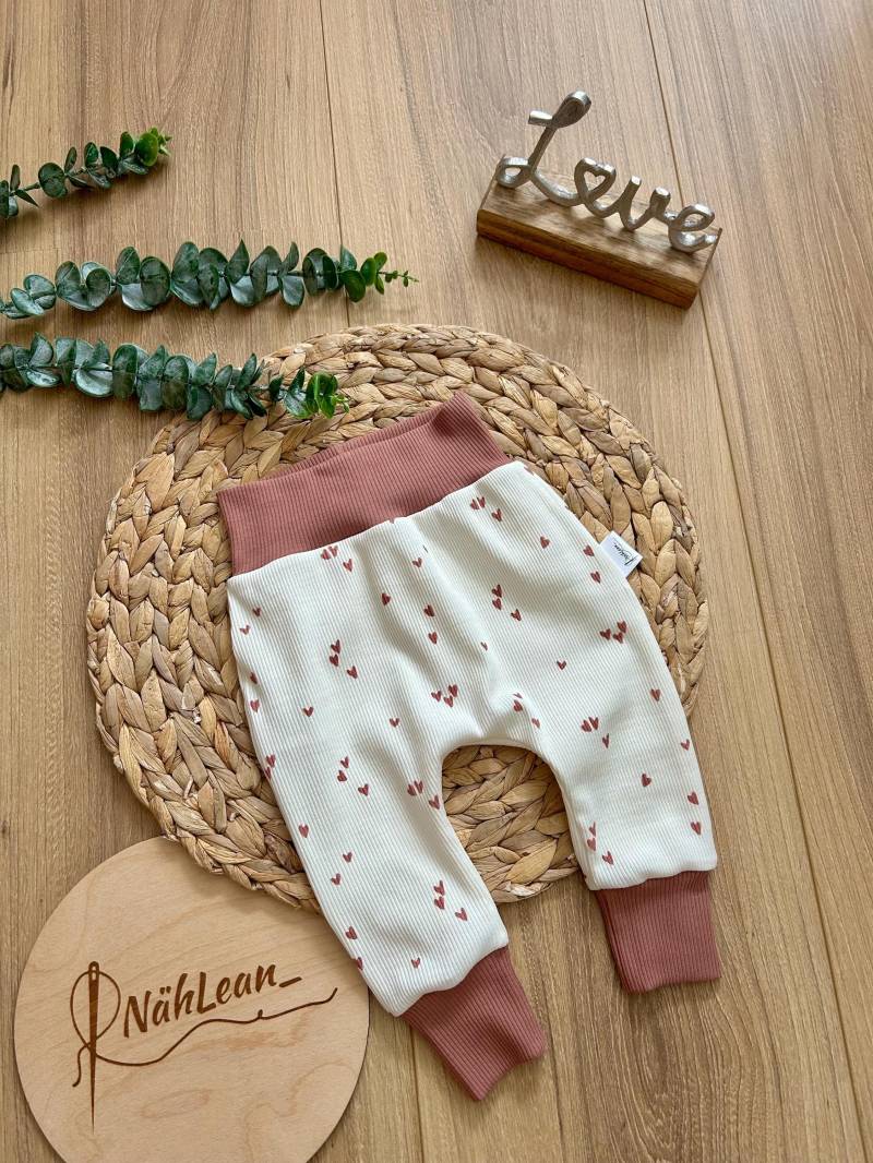 Baggypants/Hose/Frühchenkleidung/Rippjersey/Herzen Baggypants/Hose/Frühchenkleidung/Rippjersey/Herzen von NaehLean