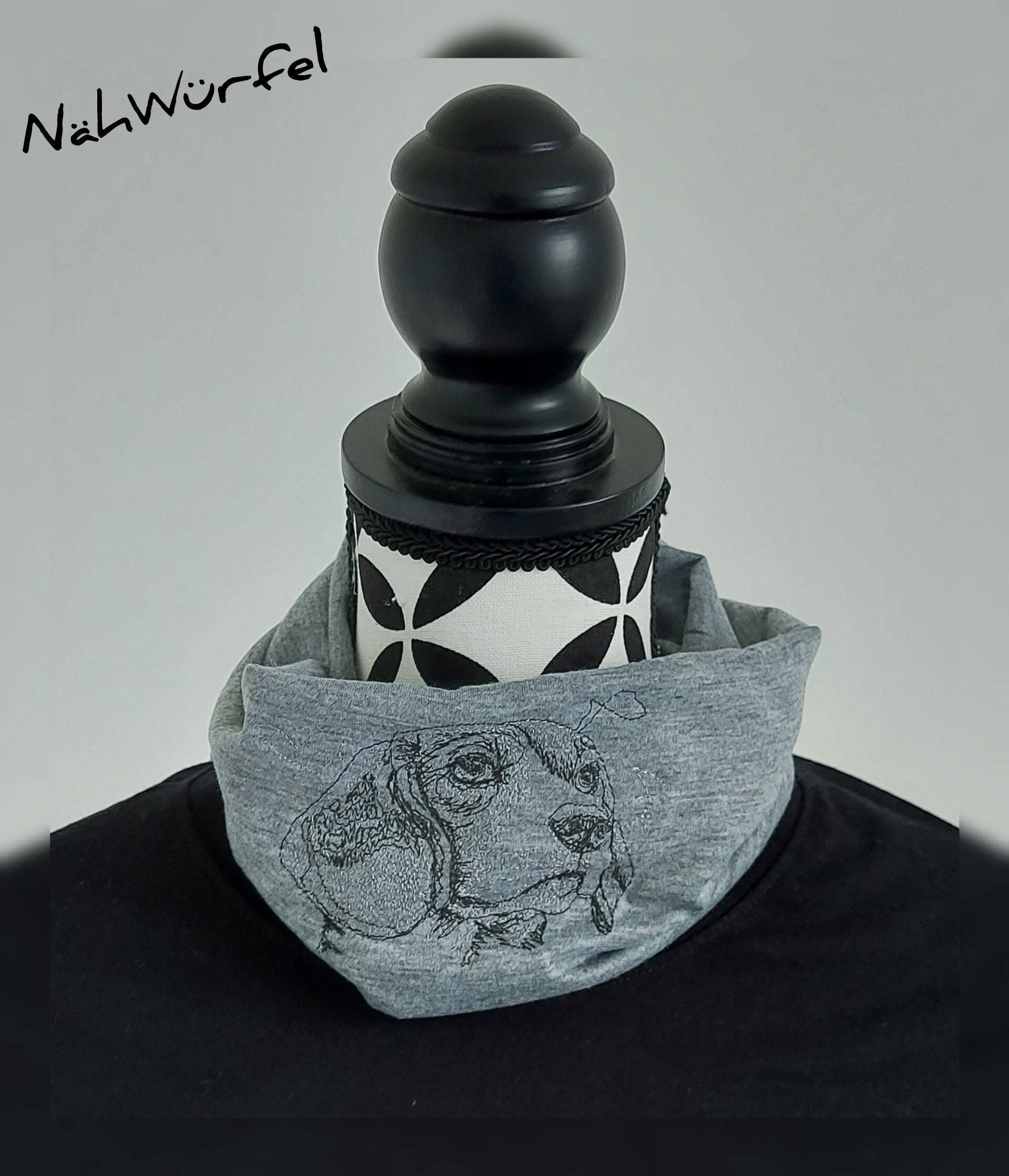 Schlauchschal in Heather Grey Mit Beagle Bestickt Schlauchschal in Heather Grey Mit Beagle Bestickt von NaehWuerfel
