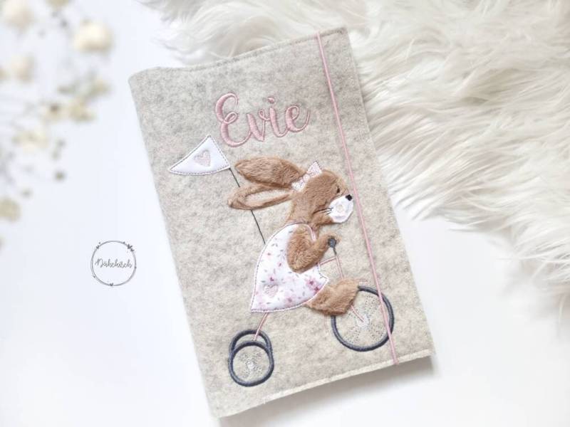 U-Heft-Hülle Hase Mädchen Mit Name Personalisierbar von Naehckisch