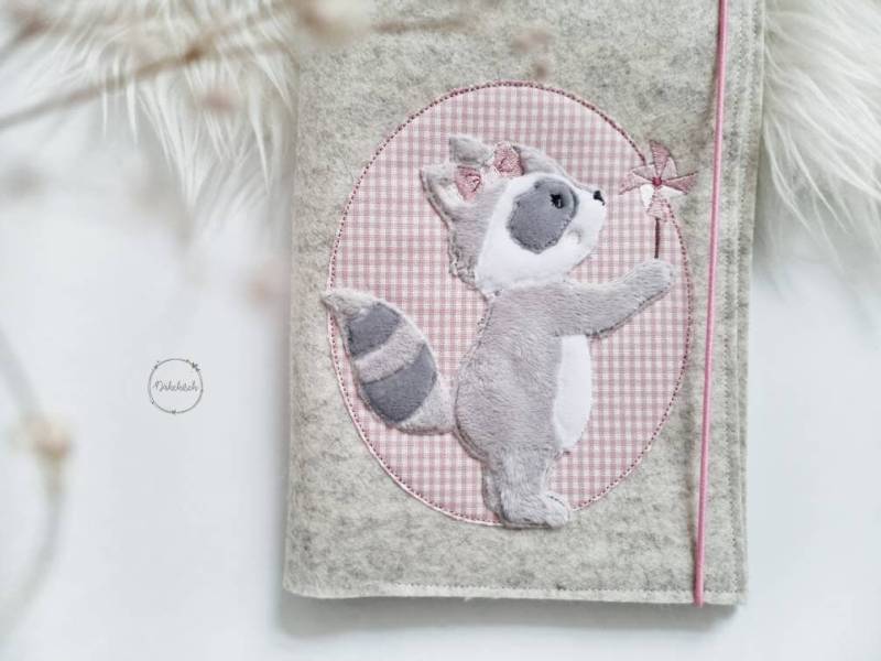 U-Heft-Hülle Waschbär Mädchen Mit Name Personalisierbar von Naehckisch