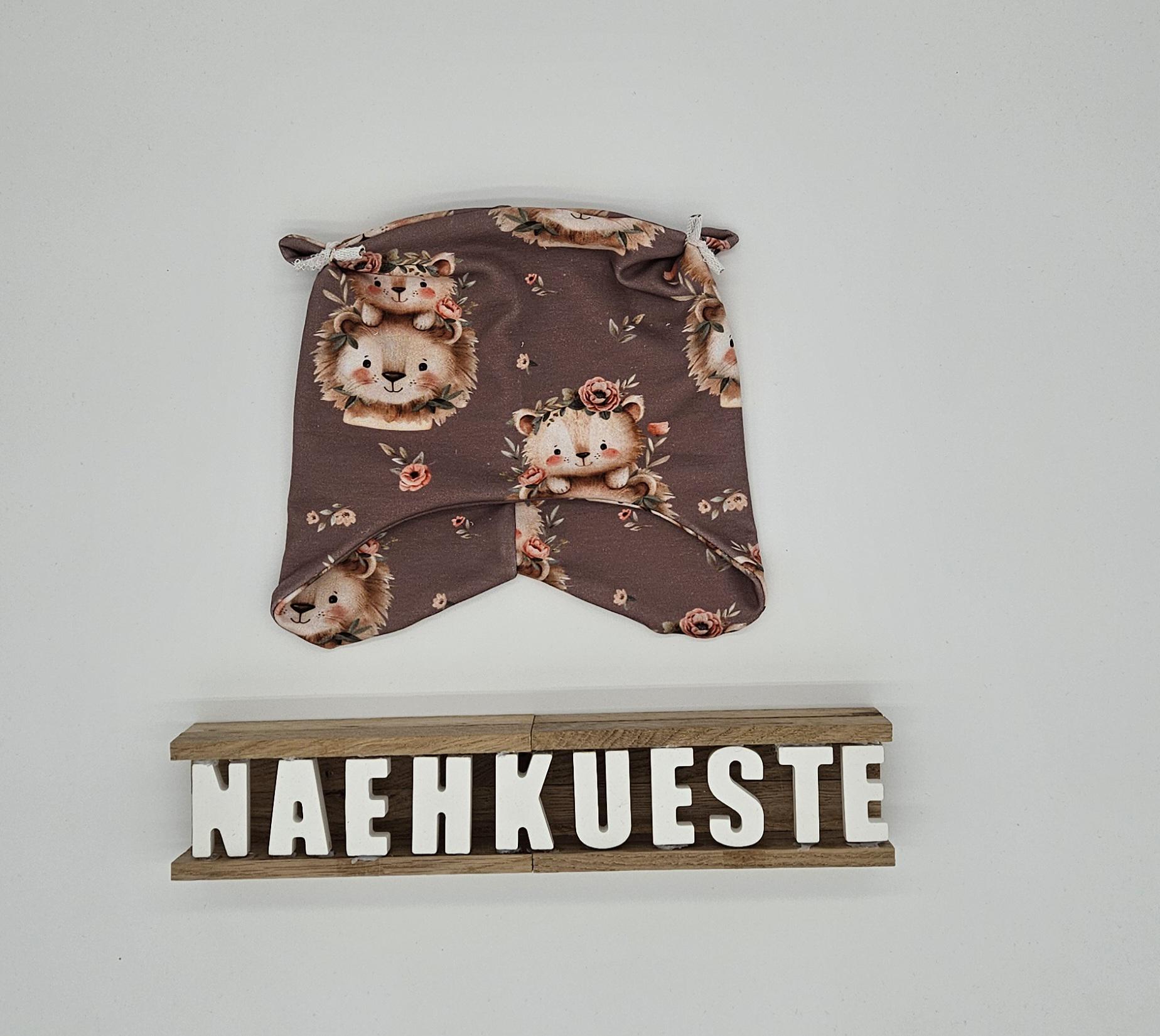 Mütze // Beanie Öhrchenmütze Garnelchen Babymütze Kindermütze Dreieckstuch "Löwenfamilie Mauve" Frühchenkleidung von NaehkuestebyChantal