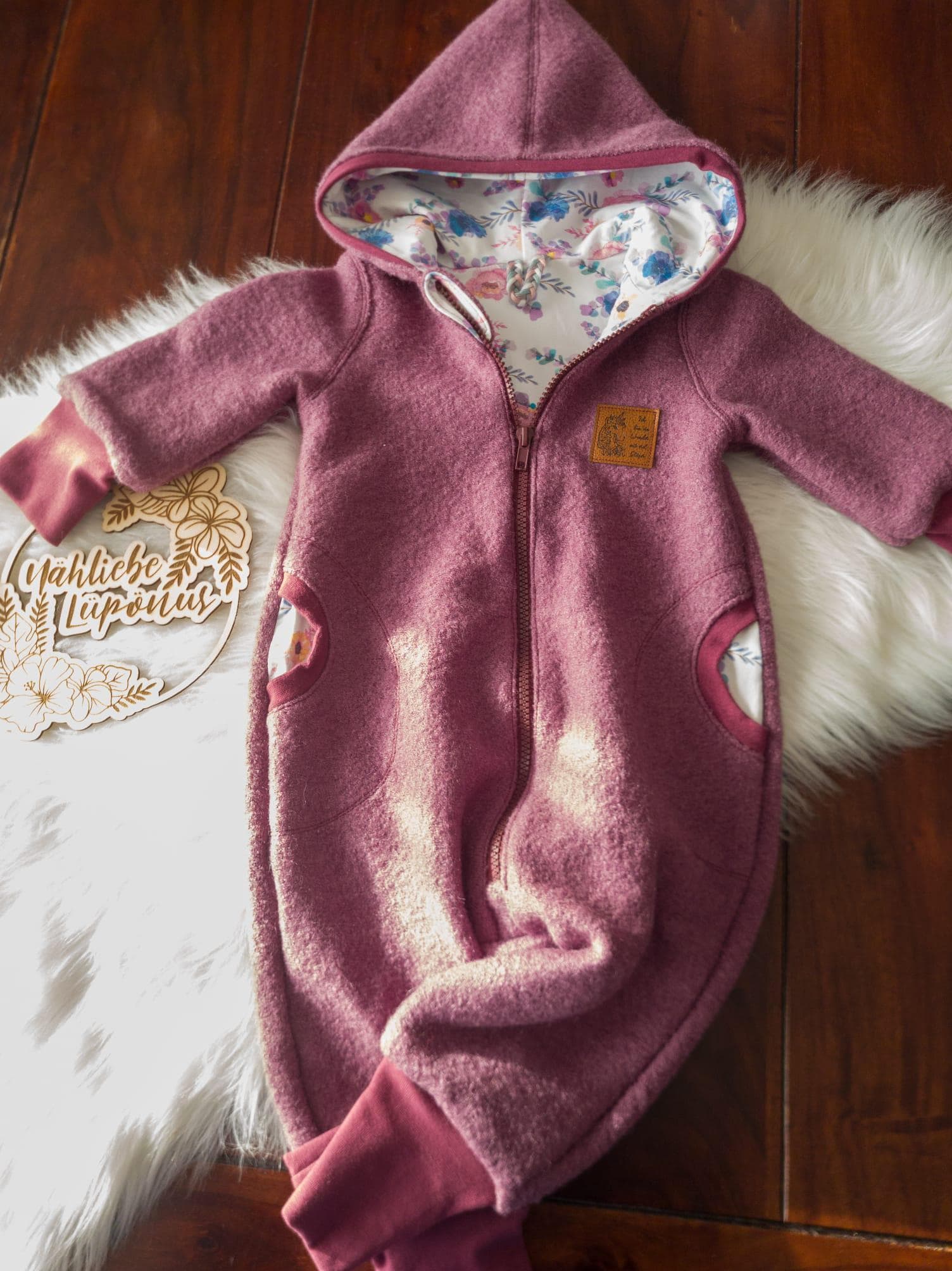 Walkanzug, Wollwalk, Schurwolle, Babykleidung, Geschenkidee, Handmade Kleidung, Wintersachen, Lila, Einhorn-Motiv, Gr. 80 von NaehliebeLuepoenus