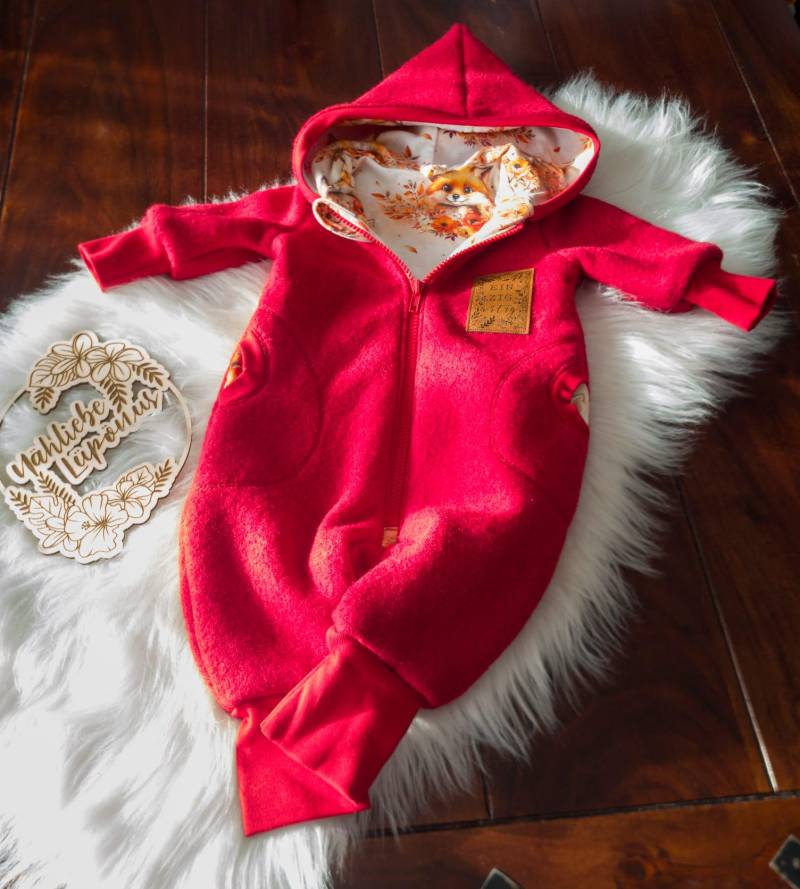 Walkanzug, Wollwalk, Schurwolle, Babykleidung, Geschenkidee, Handmade Kleidung, Wintersachen, Rot, Fuchs-Motiv, Gr. 68 von NaehliebeLuepoenus