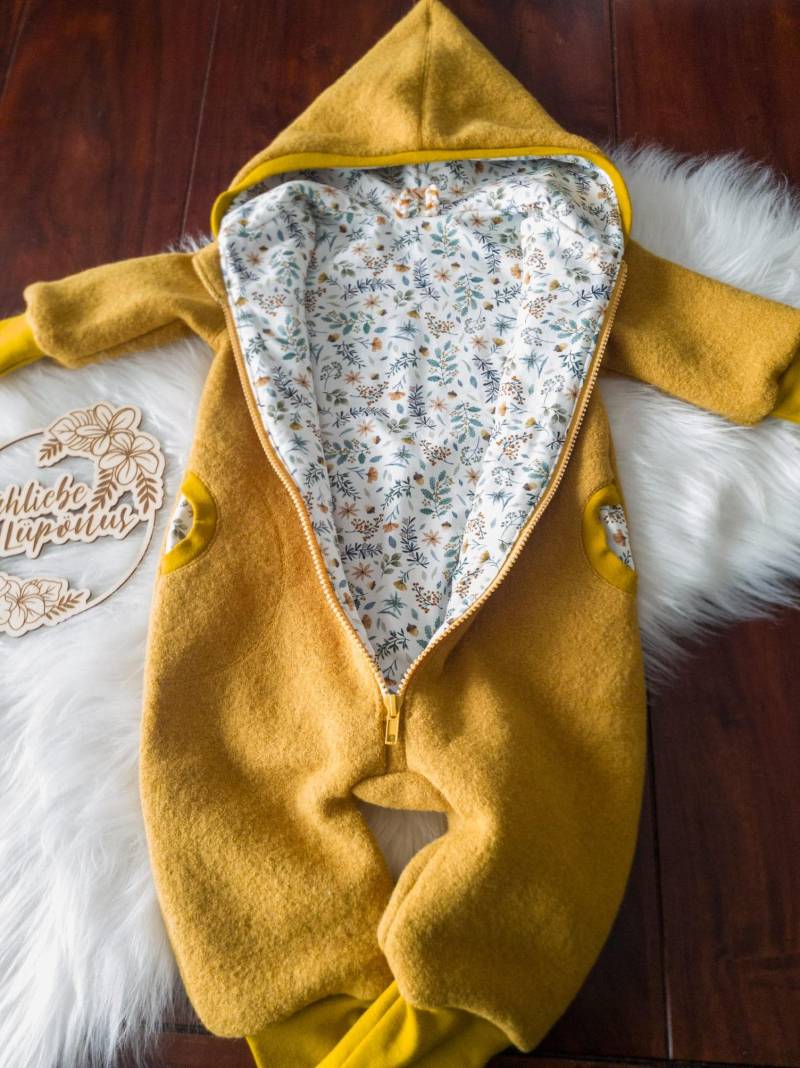 Walkanzug, Wollwalk, Schurwolle, Babykleidung, Geschenkidee, Handmade Kleidung, Wintersachen, Senfgelb, Blätter-Motiv, Gr. 80 von NaehliebeLuepoenus
