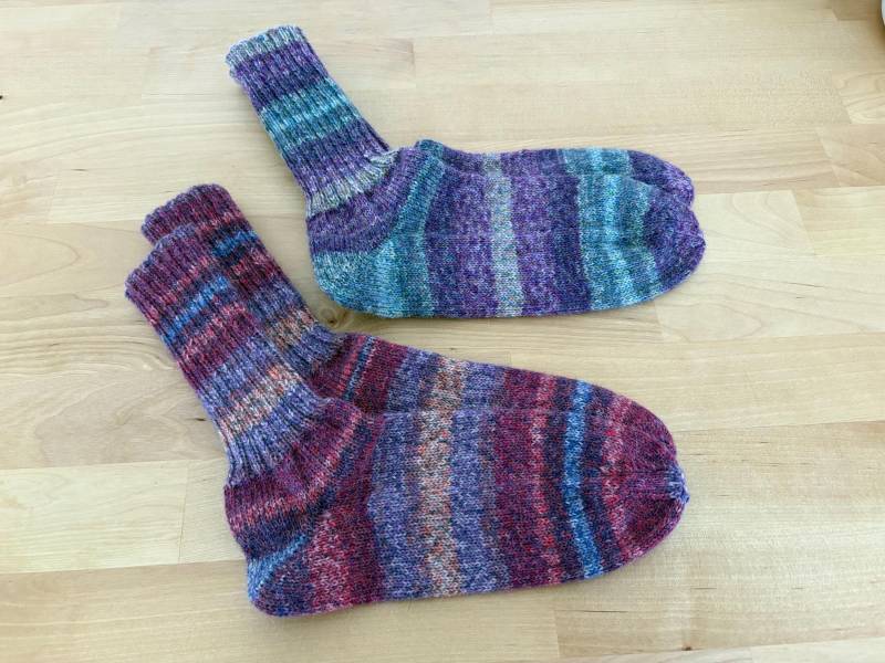 Handgestrickte Socken Aus Schurwolle, Wolltyp Merino Alpaka in Verschiedenen Größen von Naehstrickbiene