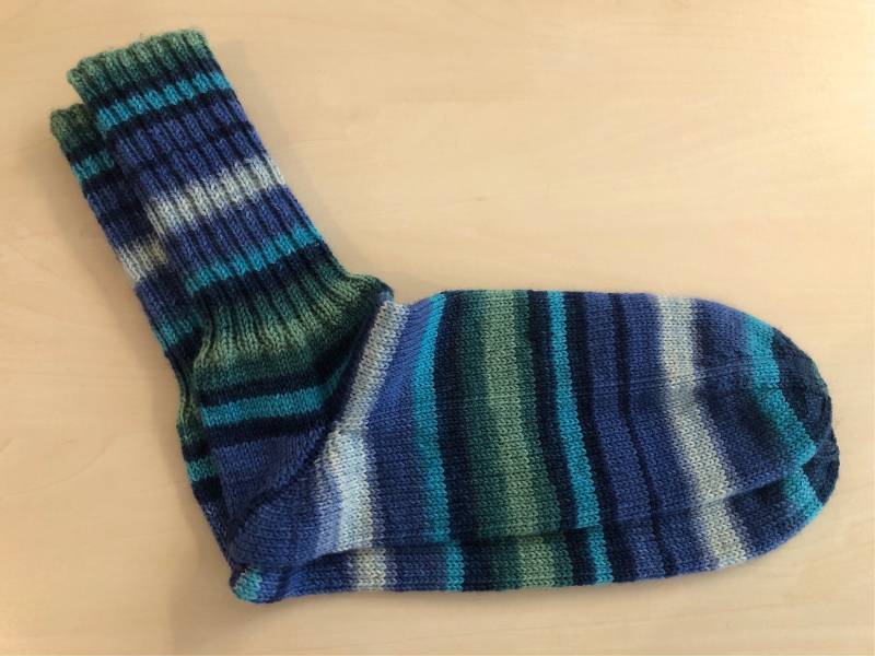 Handgestrickte Socken Aus Schurwolle, Wolltyp Merino Extrafein, in Verschiedenen Größen von Naehstrickbiene