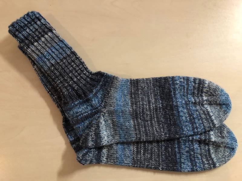 Handgestrickte Socken Aus Schurwolle, Wolltyp Merino Extrafein, in Verschiedenen Größen von Naehstrickbiene