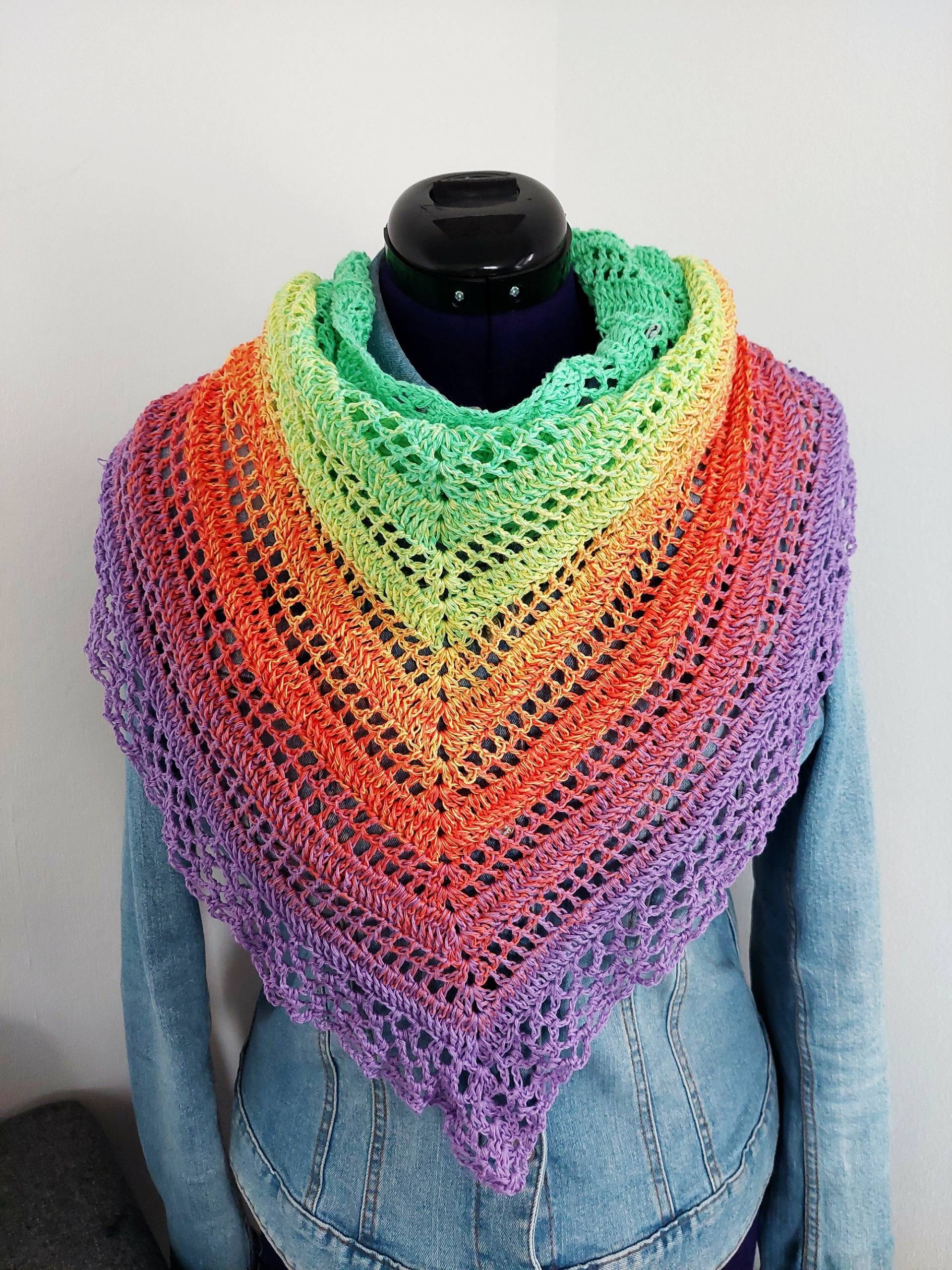 Dreieckstuch Handarbeit Gehäkelt Regenbogen von NaehstuebchenJasalu