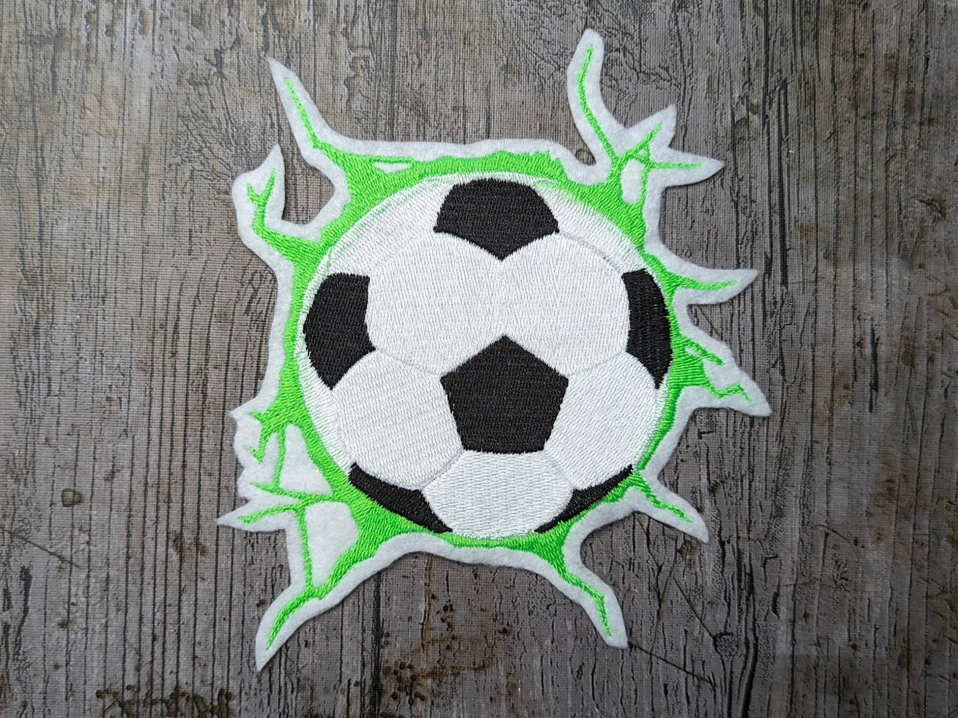 Fußball Aufnäher, Bügelbild, Gestickt von NaehundStickliebe
