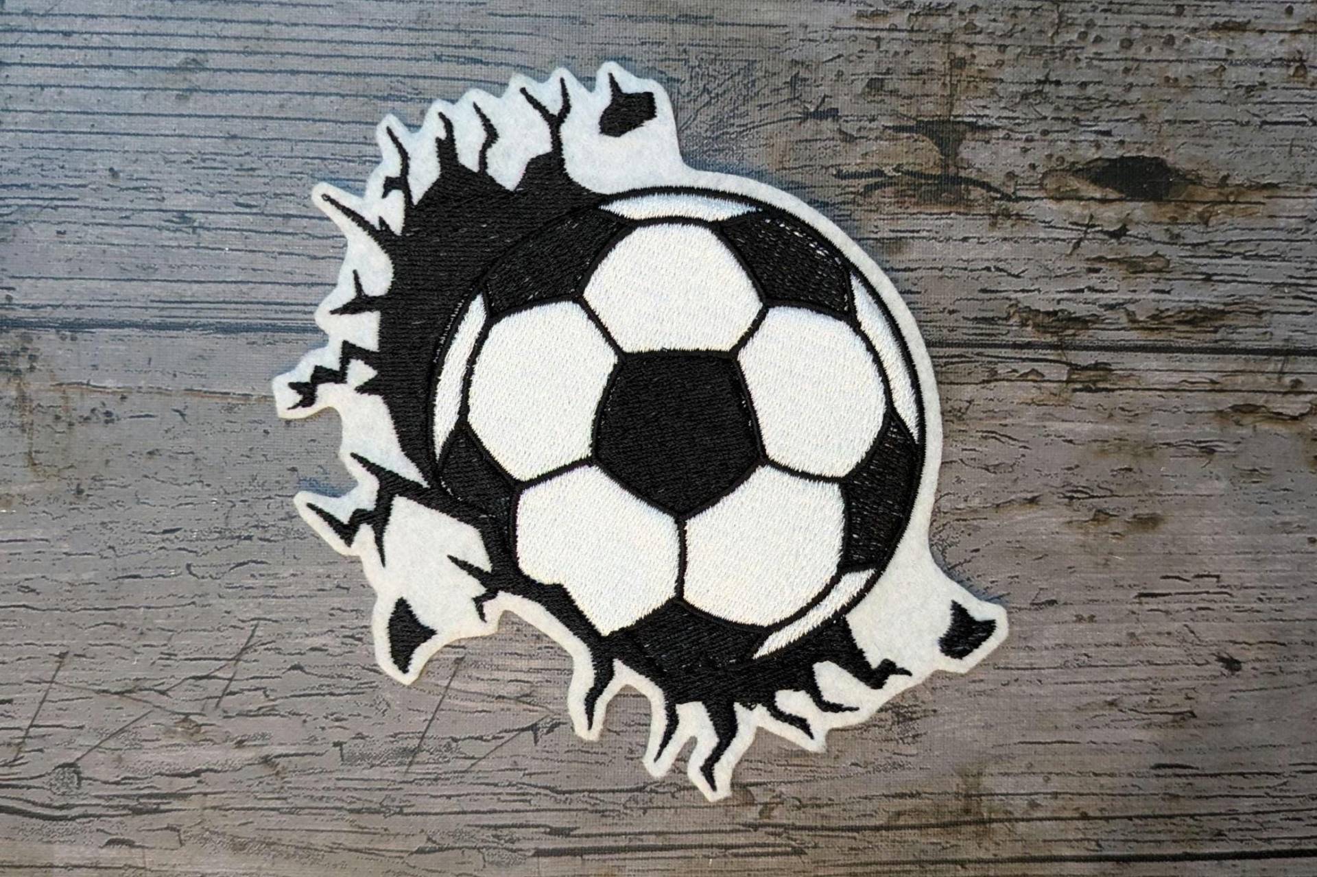 Fußball Aufnäher, Bügelbild, Gestickt von NaehundStickliebe