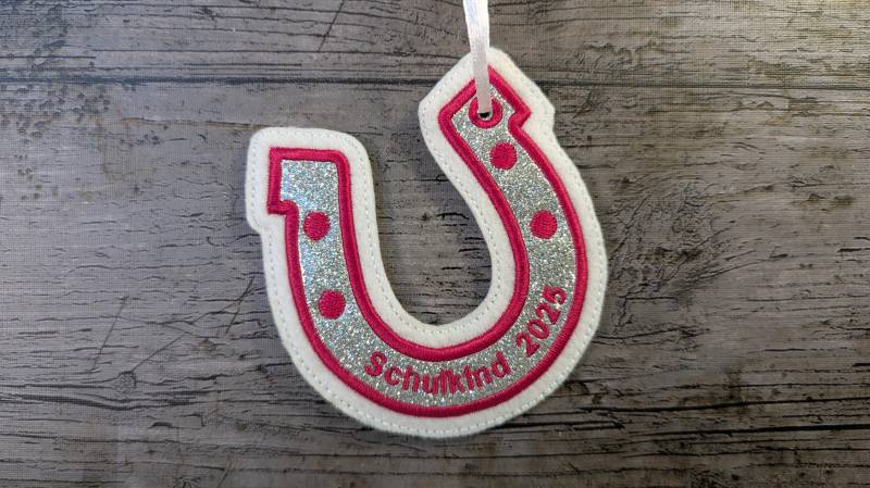 Hufeisen Anhänger Gestickt, Schultüte, Einschulung von NaehundStickliebe