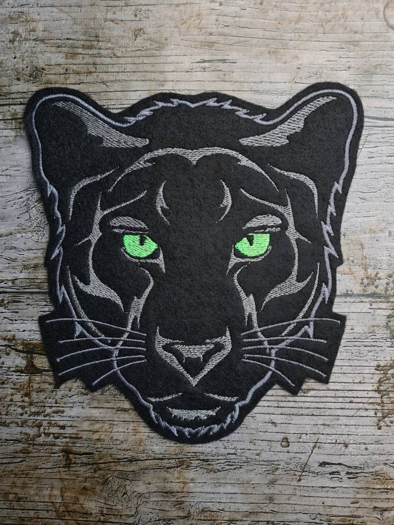 Pantherkopf Grau, Neongrüne Augen, Aufnäher, Applikation von NaehundStickliebe