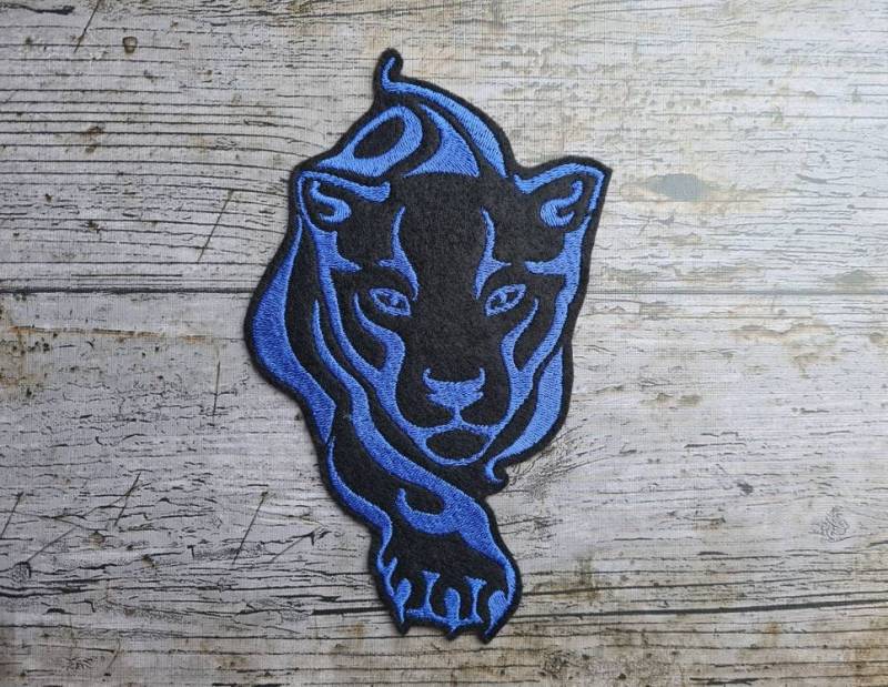Pirschender Panther, Blau, Aufnäher, Applikation Pirschender Panther, Blau, Aufnäher, Applikation von NaehundStickliebe