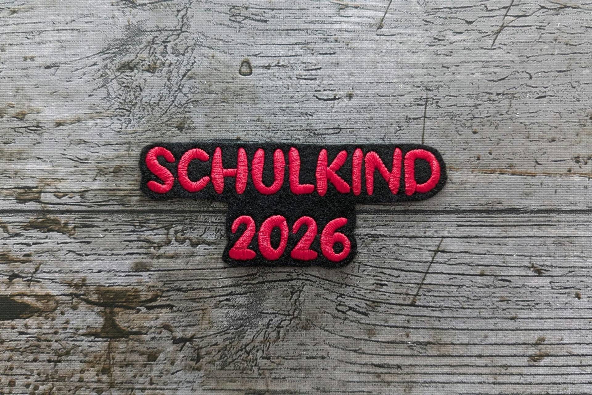 Schrift Nr. 12 Schulkind 2026, Schwarzer Untergrund, Aufnäher, Bügelbild, Gestickt, Iron-On von NaehundStickliebe