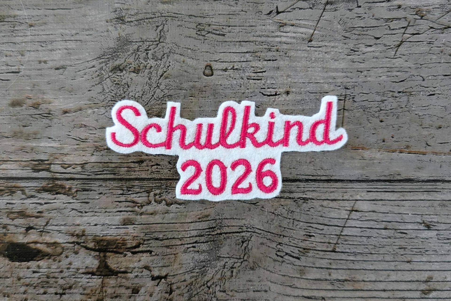 Schrift Nr. 26, Schulkind 2026 Aufnäher, Patch, Bügelbild, Gestickt, Iron-On, Embroidery von NaehundStickliebe