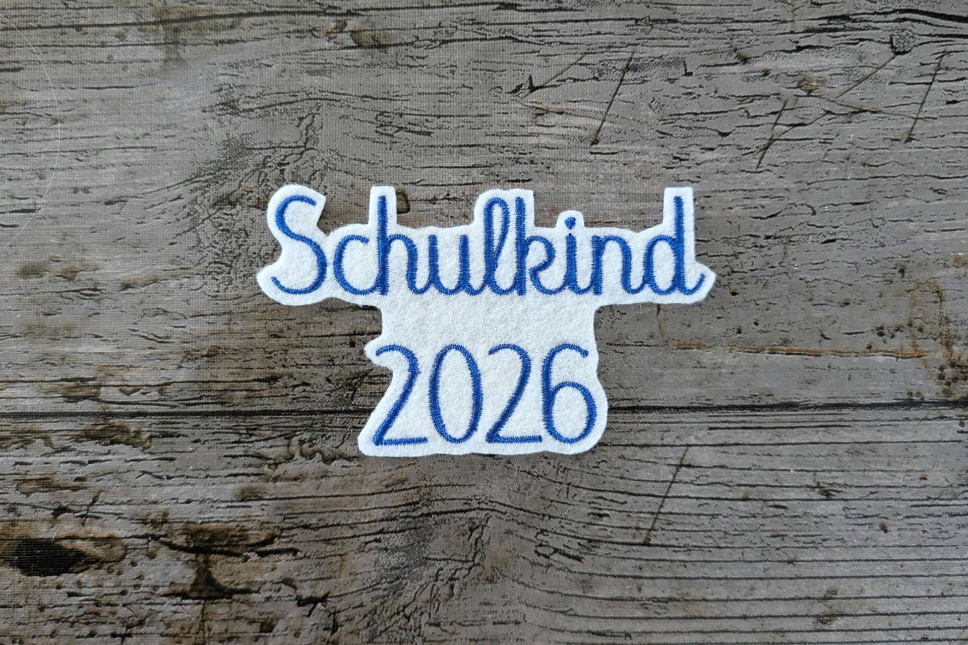 Schrift Nr. 33, Schulkind 2026, Aufnäher, Patch, Bügelbild, Gestickt, Iron-On, Embroidery von NaehundStickliebe