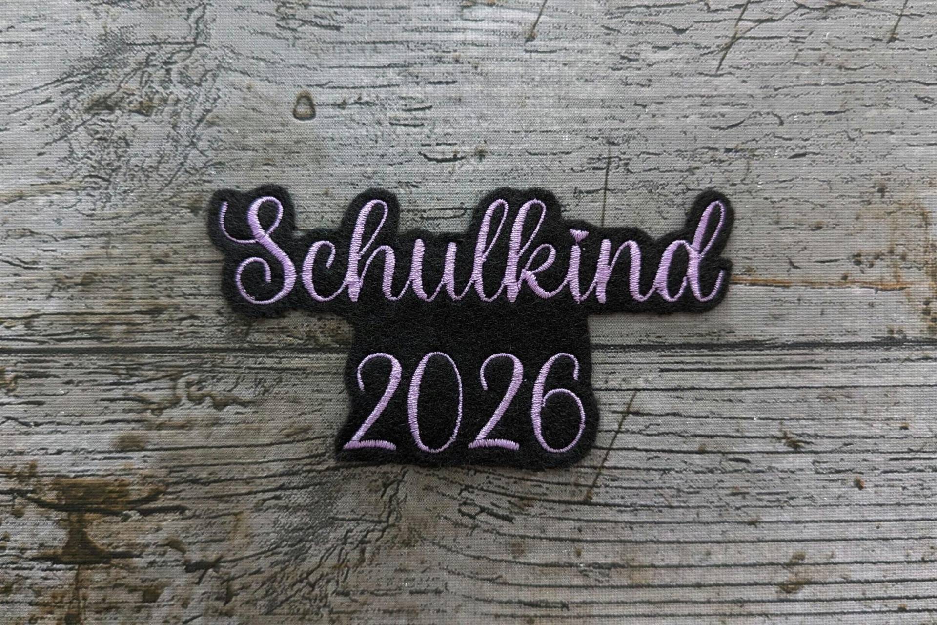 Schrift Nr. 4 Schulkind 2026, Aufnäher, Patch, Bügelbild, Gestickt, Iron-On, Embroidery von NaehundStickliebe