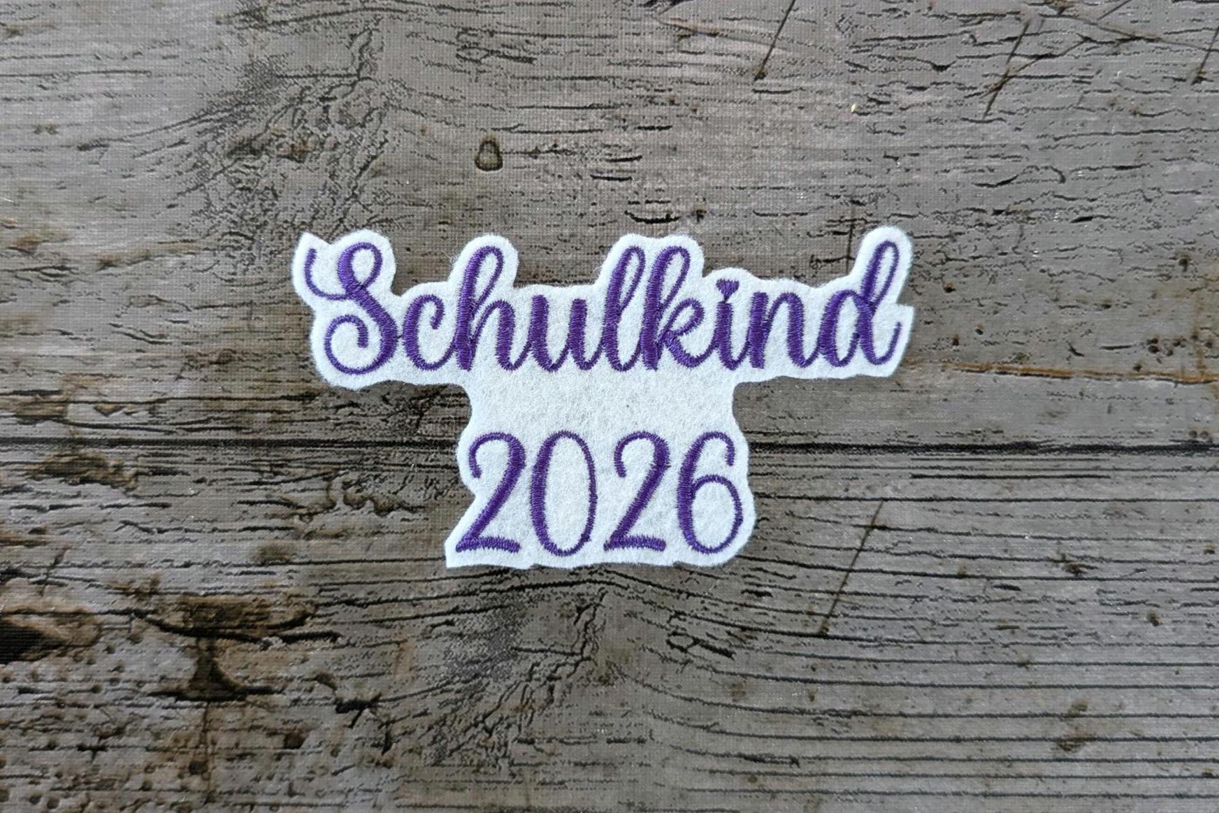 Schrift Nr. 4 Schulkind 2026, Aufnäher, Patch, Bügelbild, Gestickt, Iron-On, Embroidery von NaehundStickliebe