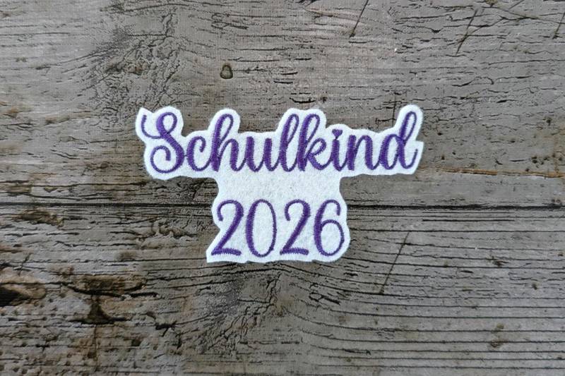 Schrift Nr. 4 Schulkind 2026, Aufnäher, Patch, Bügelbild, Gestickt, Iron-On, Embroidery Schrift Nr. 4 Schulkind 2026, Aufnäher, Patch, Bügelbild, Gestickt, Iron-On, Embroidery von NaehundStickliebe