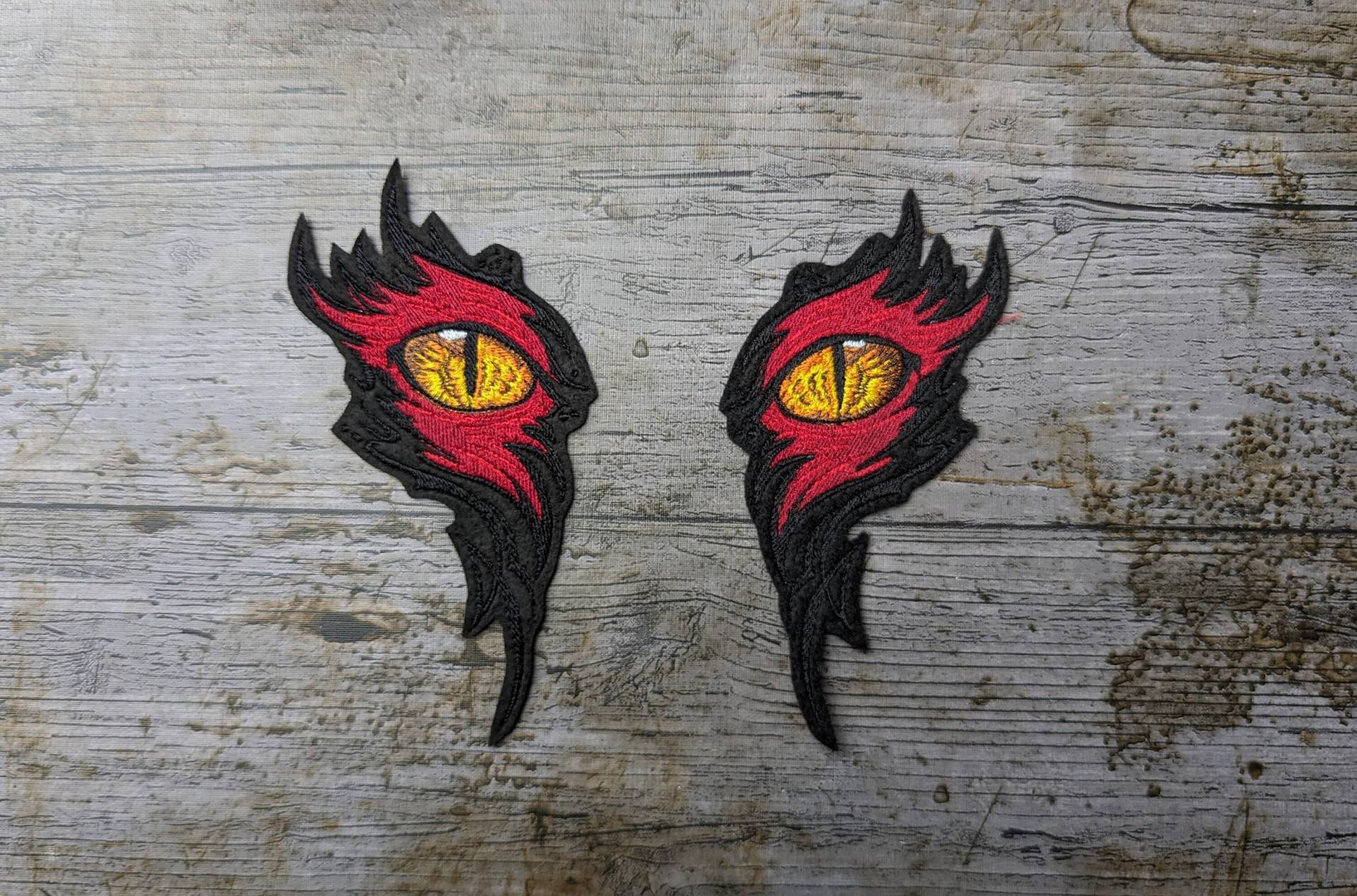 Two Dragon Eyes, Dragon, Patch, Application von NaehundStickliebeDE