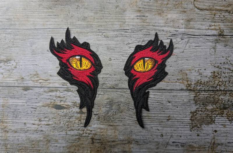 Two Dragon Eyes, Dragon, Patch, Application von NaehundStickliebeDE