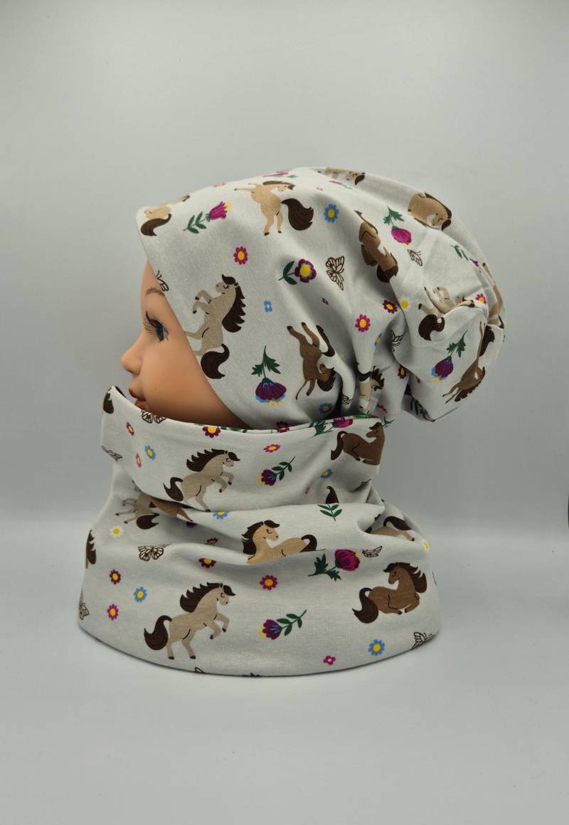 Mütze Und Schal Für Mädchen, Beanie Loop, Kindermütze, Den Frühling, Geschenk Geburtstag Oder Ostern Pferde, Blumen von NaehzeitByAnika