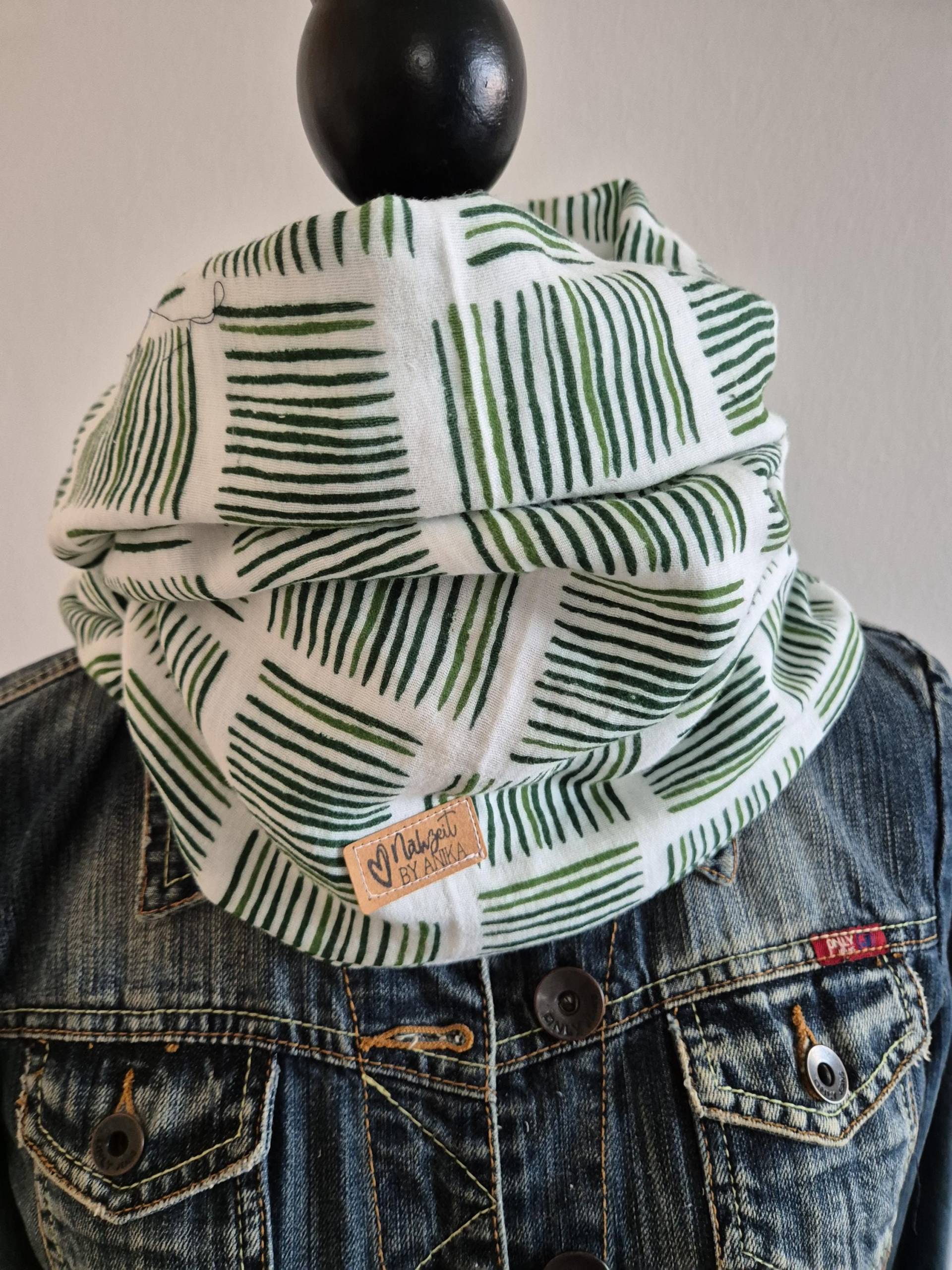 Loopschal Aus Musselin, Schal Für Damen Herbst Winter, Halstuch Geschenk Geburtstag, Weihnachten, Streifen, Grün von NaehzeitByAnika