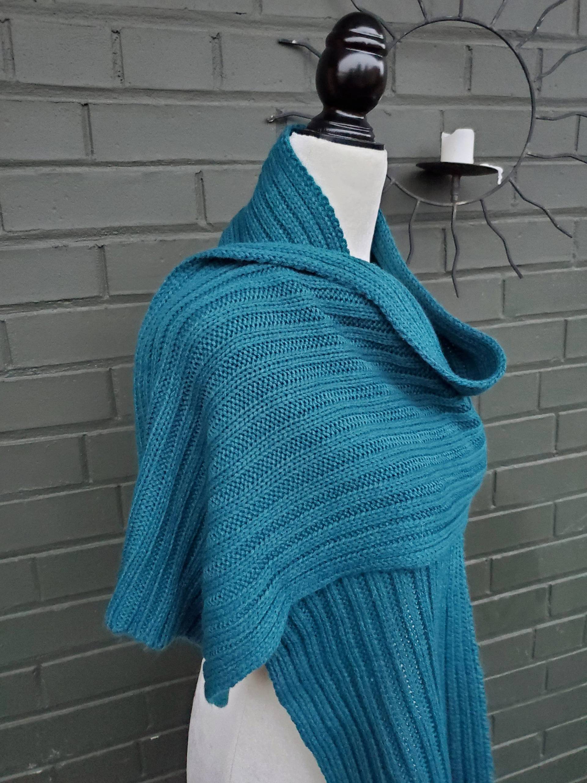 Eleganter Hand Gestrickter Schal Wickeltuch Unisex Herren Damen Warm Weich in Teal Farbe Wollmischung Versandfertig von NafanyaCrafts