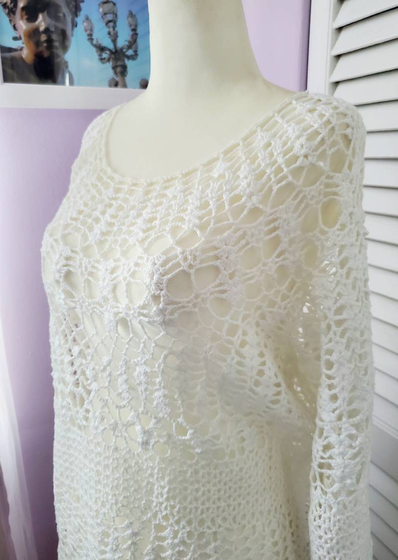 Handgemachter Gehäkelt Baumwoll Tunika Pullover Für Frühling Sommer in Weiß Frauen Versandfertig von NafanyaCrafts