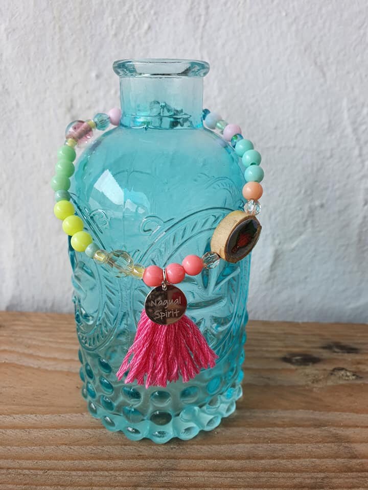 Handmade Boho Armband Mit Quast Und Ikone in Pastelltönen, Limited Edition von NagualSpirit
