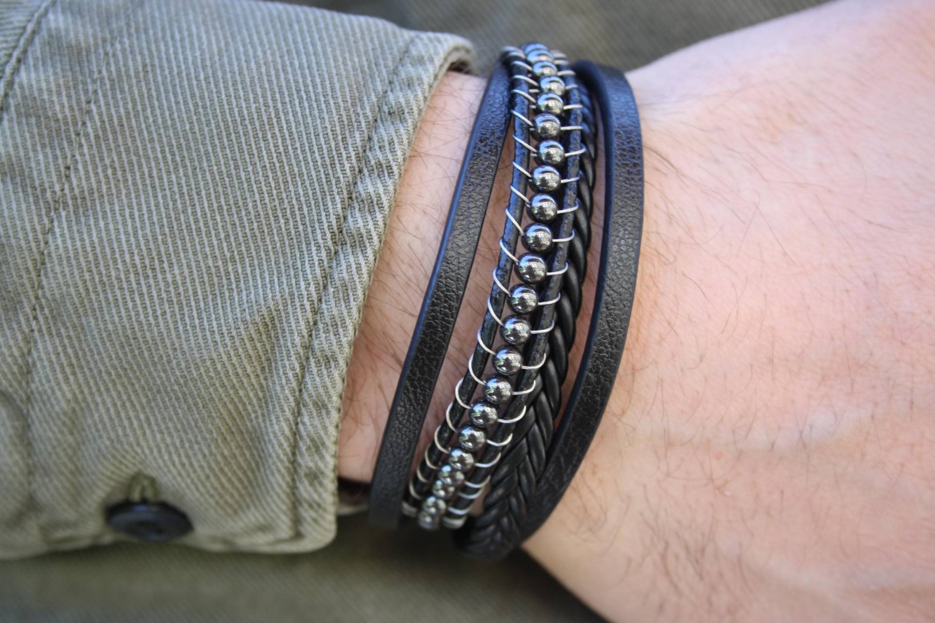 Lederarmband Für Herren | Geflochten Schwarz Hämatitkugeln Magnetverschluss Aus Edelstahl Geburtstagsgeschenk Inklusive Schmuckbox von NahleOfficial
