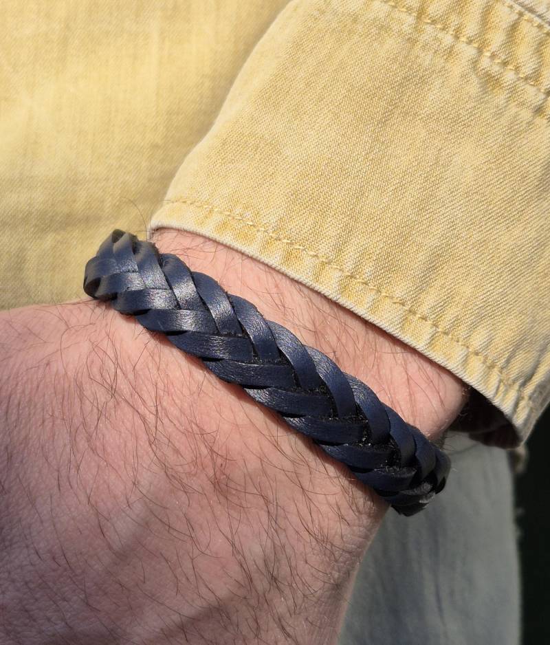 Lederarmband Für Herren | Leder Männer Armband Blau Mit Sicherem Magnetverschluss Handmade Geburtstag Geschenk Schmuckbox von NahleOfficial