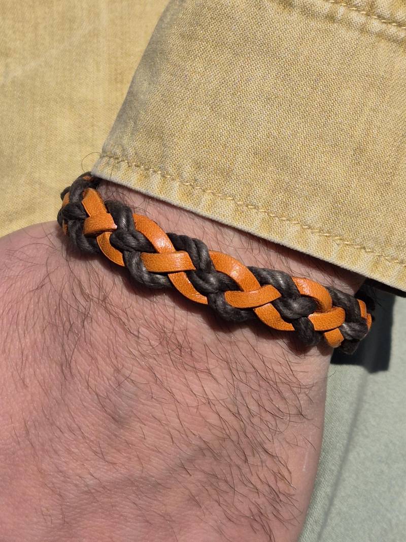 Lederarmband Für Herren | Leder Männer Armband Braun Grün Mit Sicherem Magnetverschluss Handmade Geschenk Schmuckbox von NahleOfficial