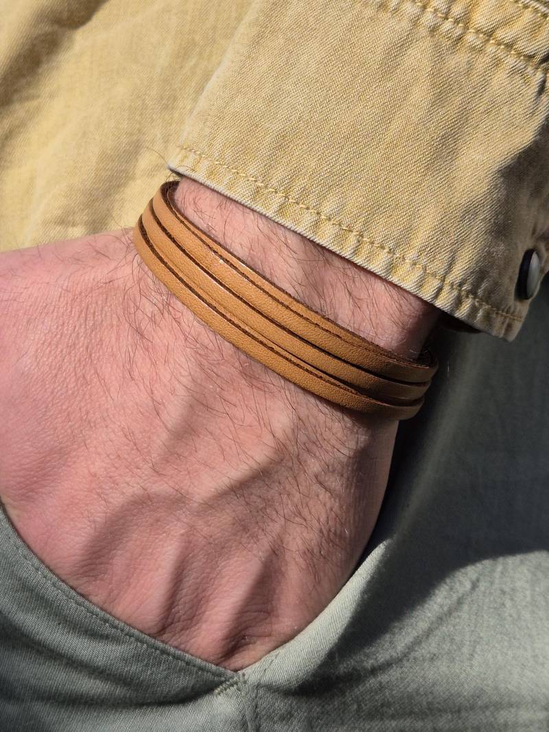 Lederarmband Herren | Geflochtenes Armband in Hellbraun Magnetverschluss Aus Edelstahl Geburtstagsgeschenk Inklusive Schmuckbox von NahleOfficial