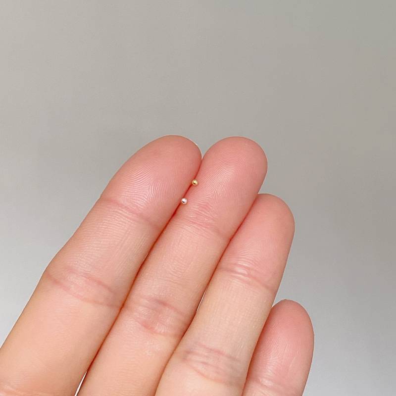 Super Kleiner Klitzekleine Winzigen Punkt Kugel Ohrring Nasenstecker von Nahnym