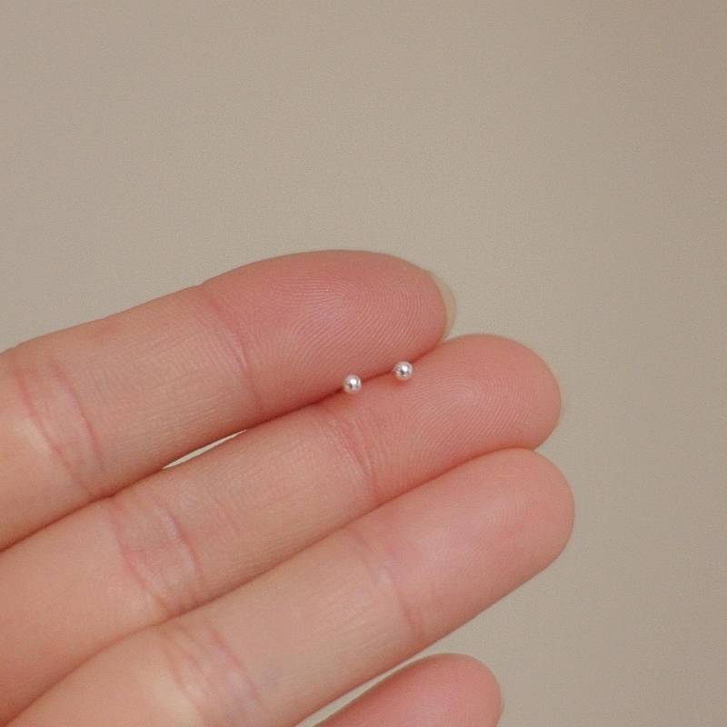 Winzige Punktkugelohrringe - 1, 7 Mm Großer Nasenstecker von Nahnym