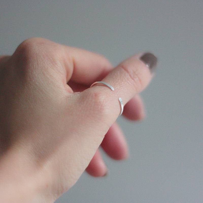 Zierlicher Offener Ring, Stapelringe, Midiring von Nahnym