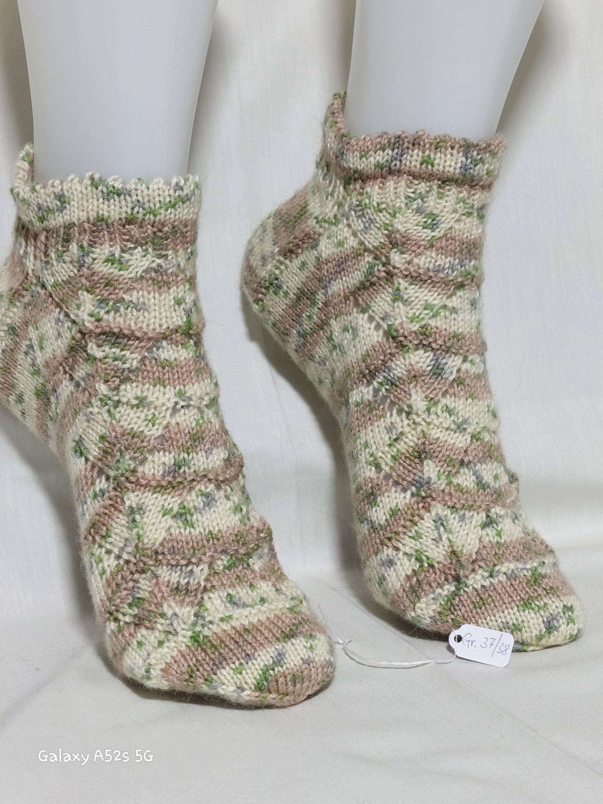 Wollsocken, Handgestrickte Sneaker Gr. 37/38 von NahtundMasche