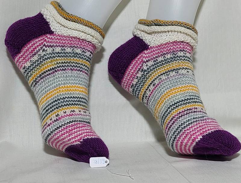 Wollsocken, Handgestrickte Sneaker Gr. 38/39 von NahtundMasche