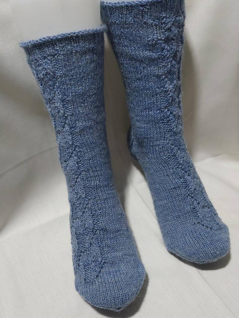 Wollsocken Gr. 36/37 Handgestrickte Socken Mit Muster, Jeansblau Aus Guter Sockenwolle Gestrickt von NahtundMasche