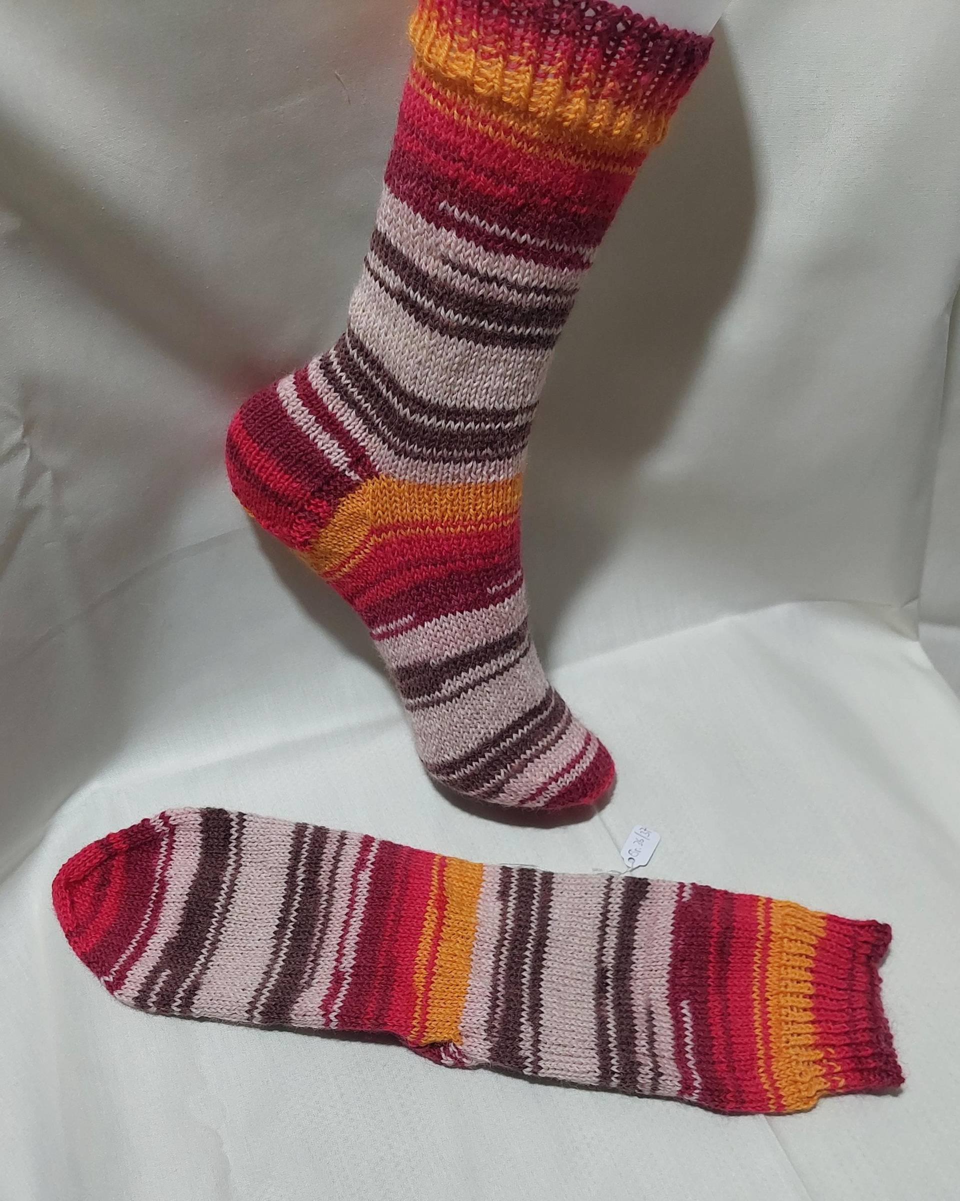 Wollsocken Gr. 36/37 Handgestrickte Socken in Rot, Orange, Beige Und Braun, Mit Guter Sockenwolle Von Hand Gestrickt von NahtundMasche